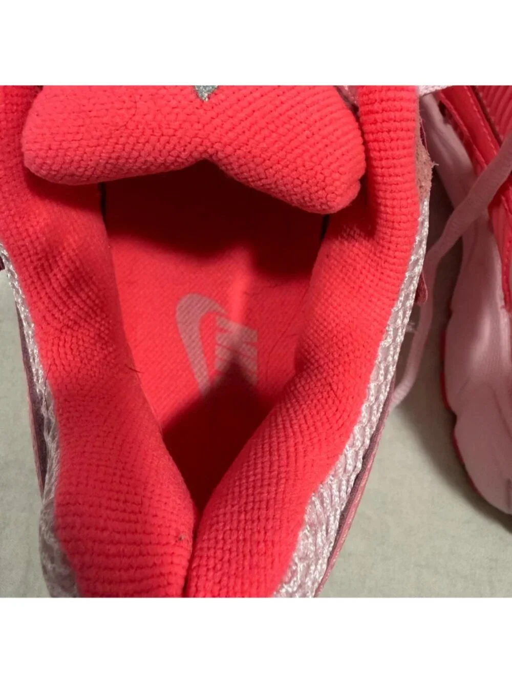 Nike Air Zoom Vomero 5 Barbie Triple Pink Coral Chalk/Hot Punch Women's Size 5.5